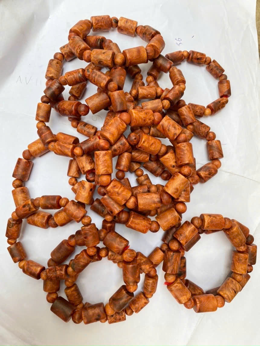 Nhóm 14: Chuỗi hạt bằng gỗ; vòng hạt bằng gỗ; đồ trang sức làm từ sừng